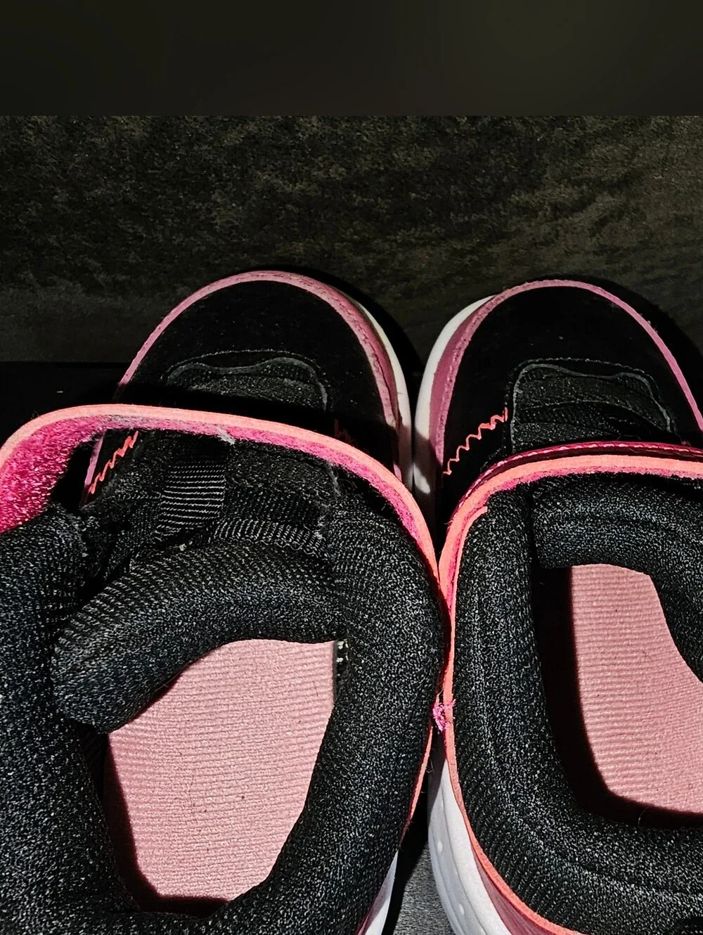 Jordan Maz Aura 3 Size 7C Athletic Sneakers - Black & Pink